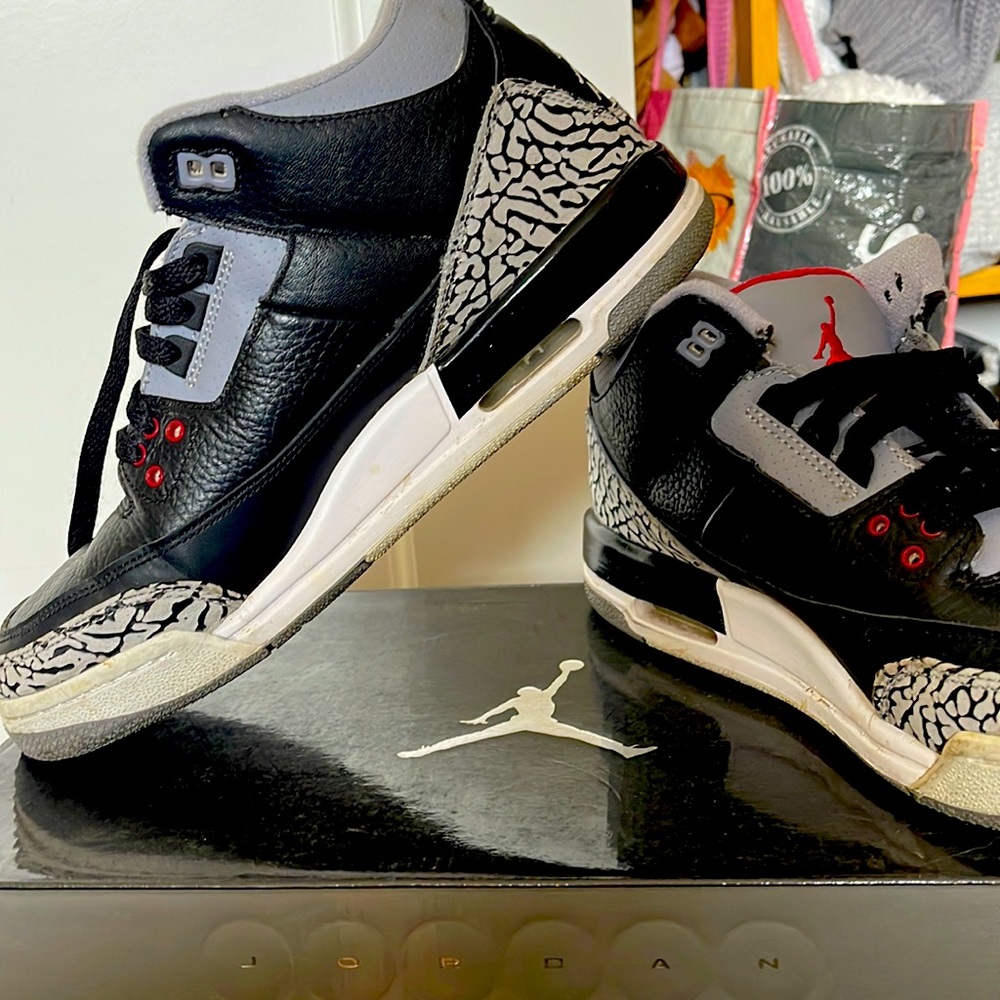 Air Jordan 3. Cement.